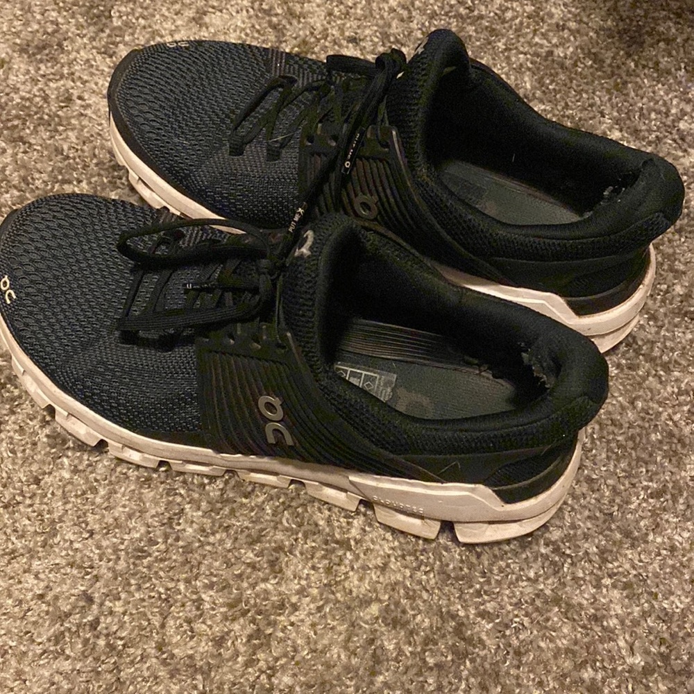 On cloud running shoes black size 7